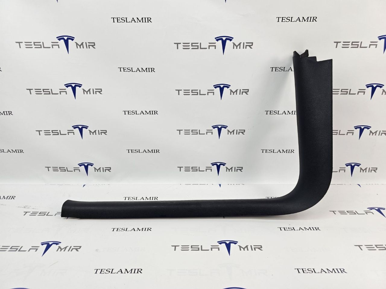 Накладка декоративная стойки А внутренняя левая нижняя Tesla Model Y 1 поколение 2021, 1494619-00 - фото №1