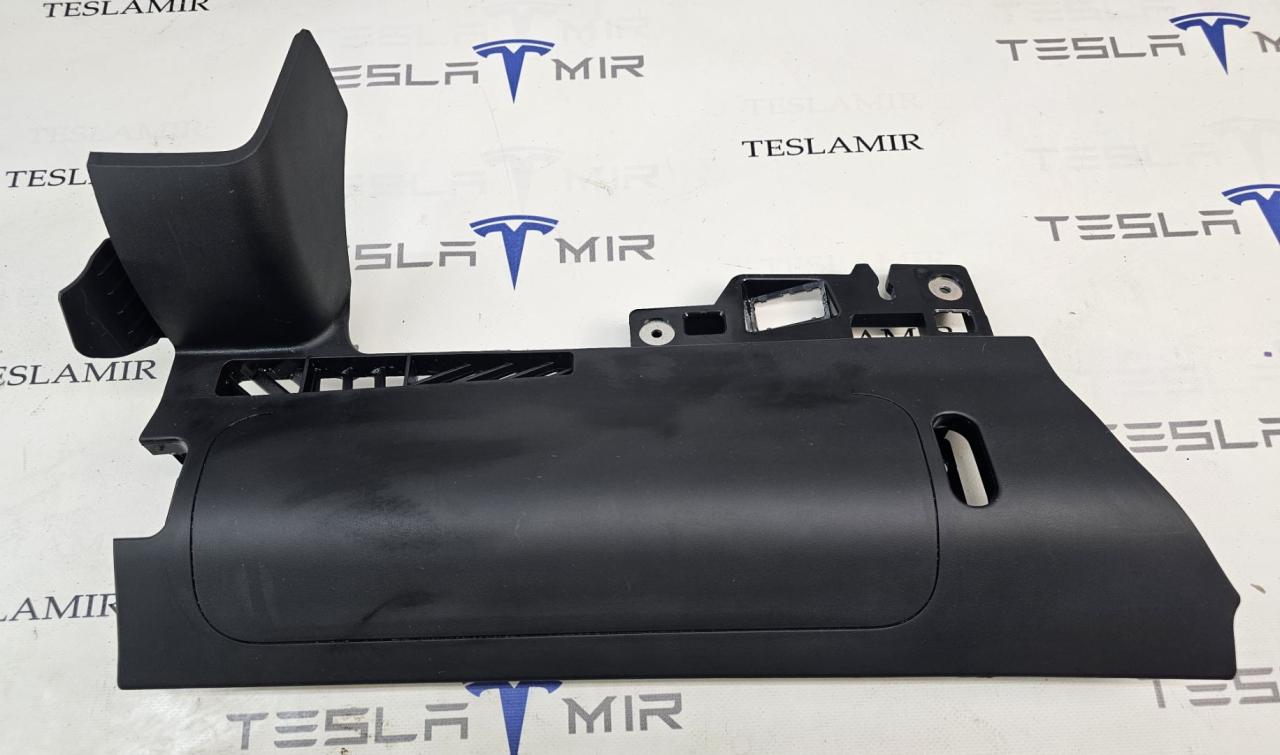 подушка безопасности коленная Tesla Model Y 1 поколение 2025, 1143753-00, 1077825-00, 1937331-50 - фото №1