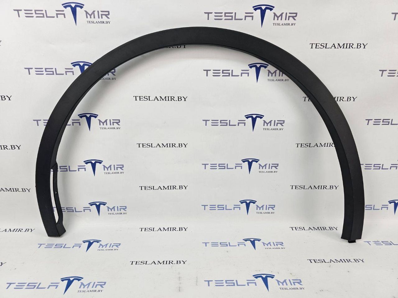 молдинг переднего левого крыла Tesla Model Y 1 поколение 2021, 1494185-00, 1683859-00, 1683868-00 - фото №1