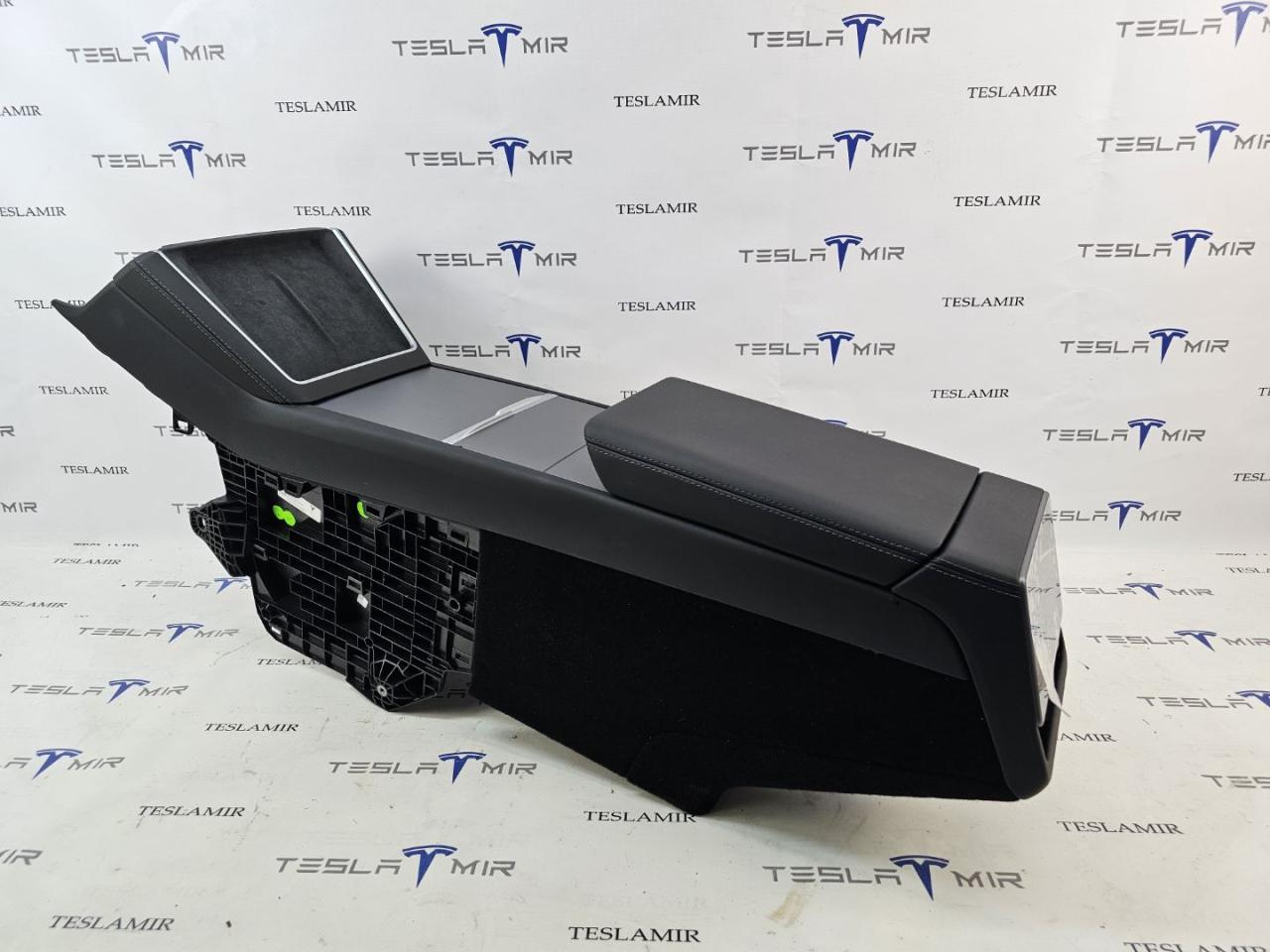 консоль салона Tesla Model Y 1 поколение 2025, 1761810-00, 1988072-50, 1938401-59, 1933923-00, 2101238-50 - фото №1