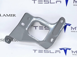 крепление ( кронштейн ) крыла Tesla Model 3 1 поколение 2020, 1086016-00