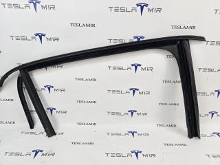 Уплотнитель стекла Tesla Model X 1 поколение 2018, 1032278-00