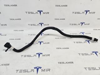 Патрубок системы охлаждения пластиковый передний Tesla Model 3 2 поколение 2024, 1504721-00