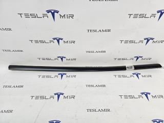 молдинг двери передней правой Tesla Model 3 1 поколение 2023, 1080684-00, 1080684-01