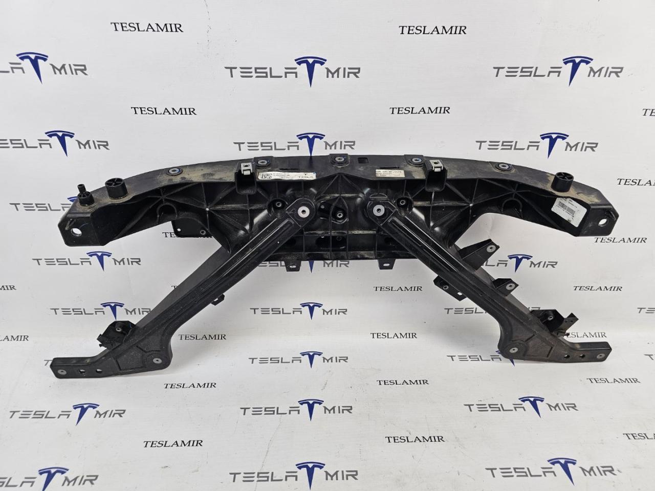 передняя панель крепления облицовки (телевизор) Tesla Model Y 1 поколение 2022, 1495245-00, 1495138-00, 1495139-00, 1516277-00, 1660026-00, 1516277-20 - фото №1