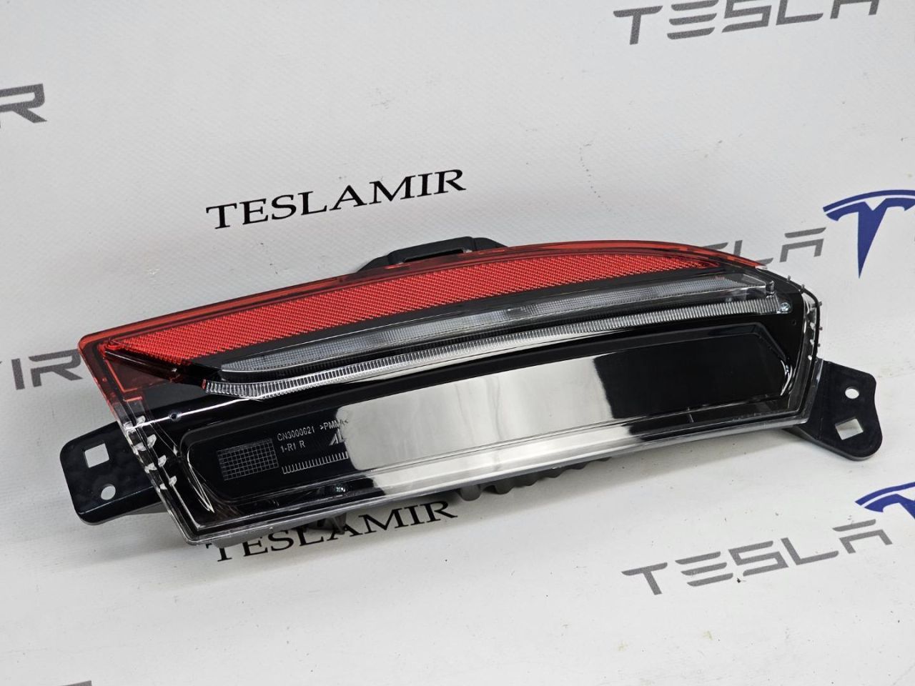 габаритный фонарь Tesla Model 3 2 поколение 2024, 1712514-00 - фото №1
