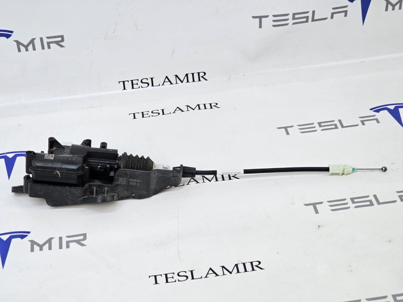 Электропривод (активатор, актуатор) замка капота Tesla Model Y 1 поколение 2024, 1500398-00, 1643071-00 - фото №1