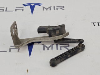 Датчик уровня пневмоподвески (положения кузова) передний правый Tesla Model S 1 поколение [рестайлинг] 2018, 1027976-00, 6006526-00