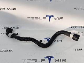 Патрубок системы охлаждения пластиковый передний Tesla Model 3 2 поколение 2024, 1501325-00
