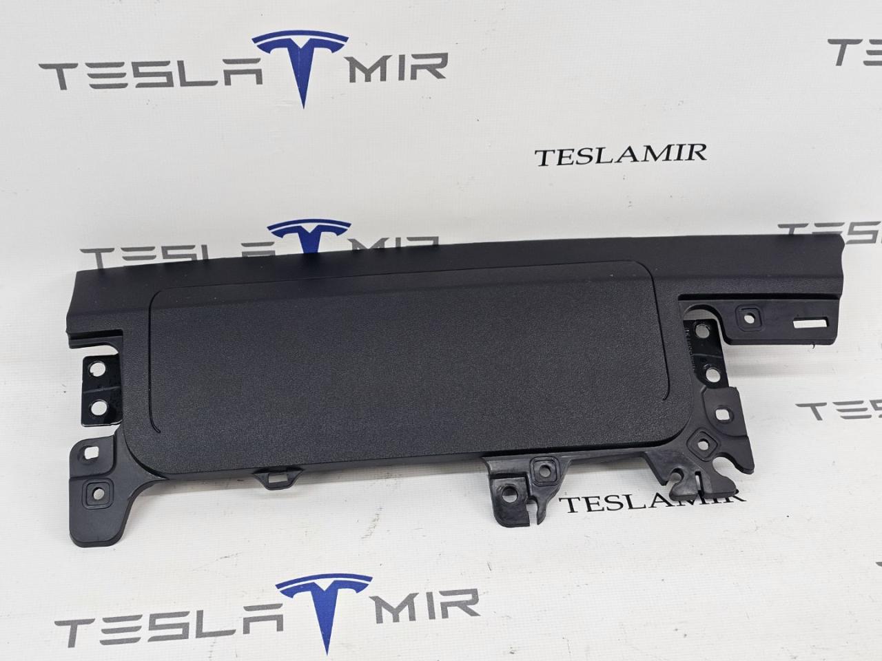 подушка безопасности коленная Tesla Model 3 1 поколение 2023, 1143753-00, 1077826-00, 1083350-00 - фото №1