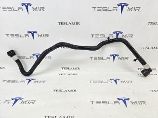 Патрубок системы охлаждения пластиковый передний Tesla Model Y 1 поколение 2024, 1501332-00