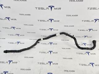 Патрубок системы охлаждения пластиковый передний Tesla Model 3 1 поколение 2023, 1501334-00, 1647666-00