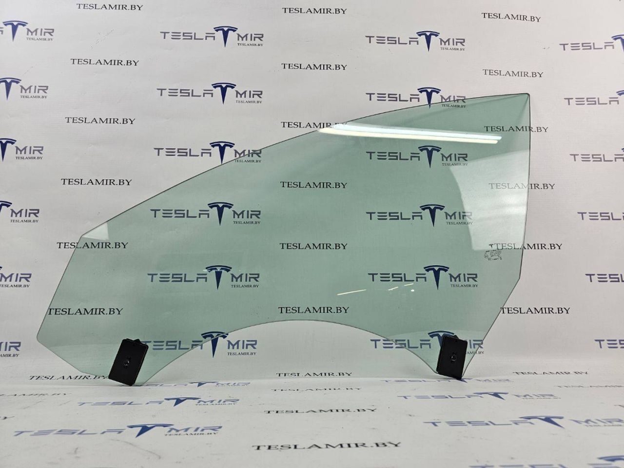 стекло двери передней левой Tesla Model 3 1 поколение 2022, 43R-014955, 1077900-99, 1513802-00, 1568570-00, 1077900-00 - фото №1