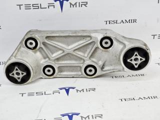 кронштейн двигателя Tesla Model S 1 поколение 2016, 1052783-00