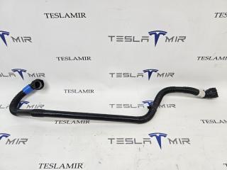 Шланг системы охлаждения - трубопровод порога Tesla Model 3 2 поколение 2024, 1501345-00