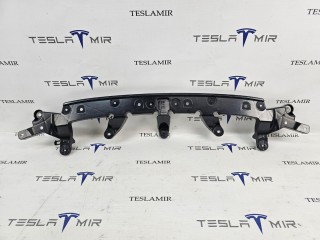Кронштейн накладки (логотипа) V-образной гриля передний Tesla Model X 1 поколение 2018, 1047020-00