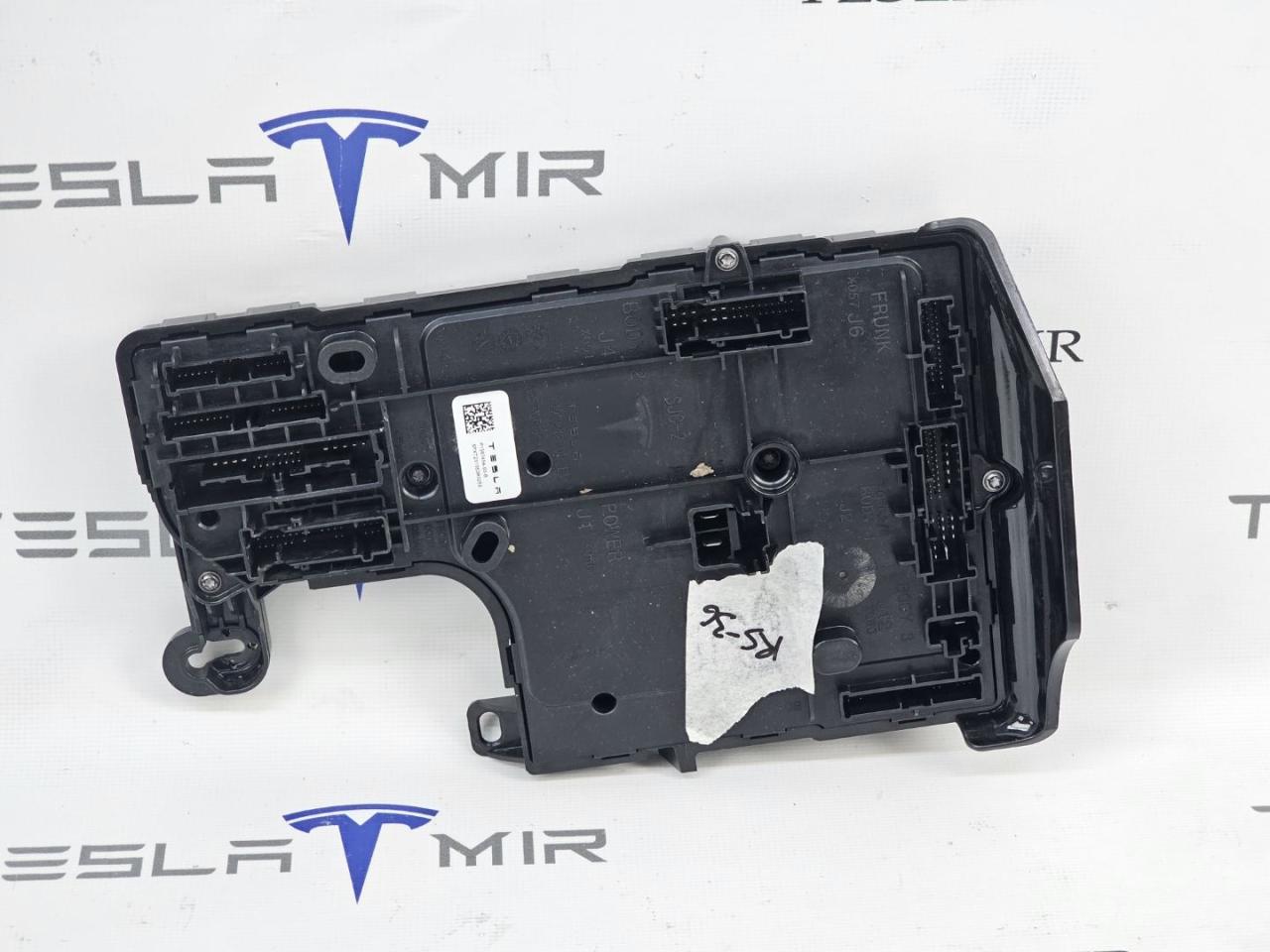 Блок управления BCM (бортовой сети) (Body Control Module) Боди Tesla Model 3 1 поколение 2023, 1100340-32, 1567454-00, 1497848-00, 1566853-00, 1567454-00-B - фото №1