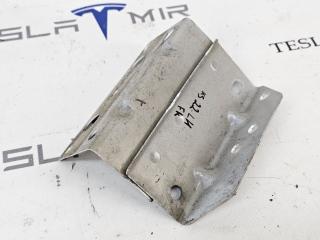 часть кузова (вырезанный элемент) Tesla Model X 1 поколение 2018, 1073203-S0