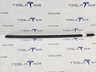 молдинг двери задней правой Tesla Model 3 1 поколение 2023, 1080748-00, 1080748-01