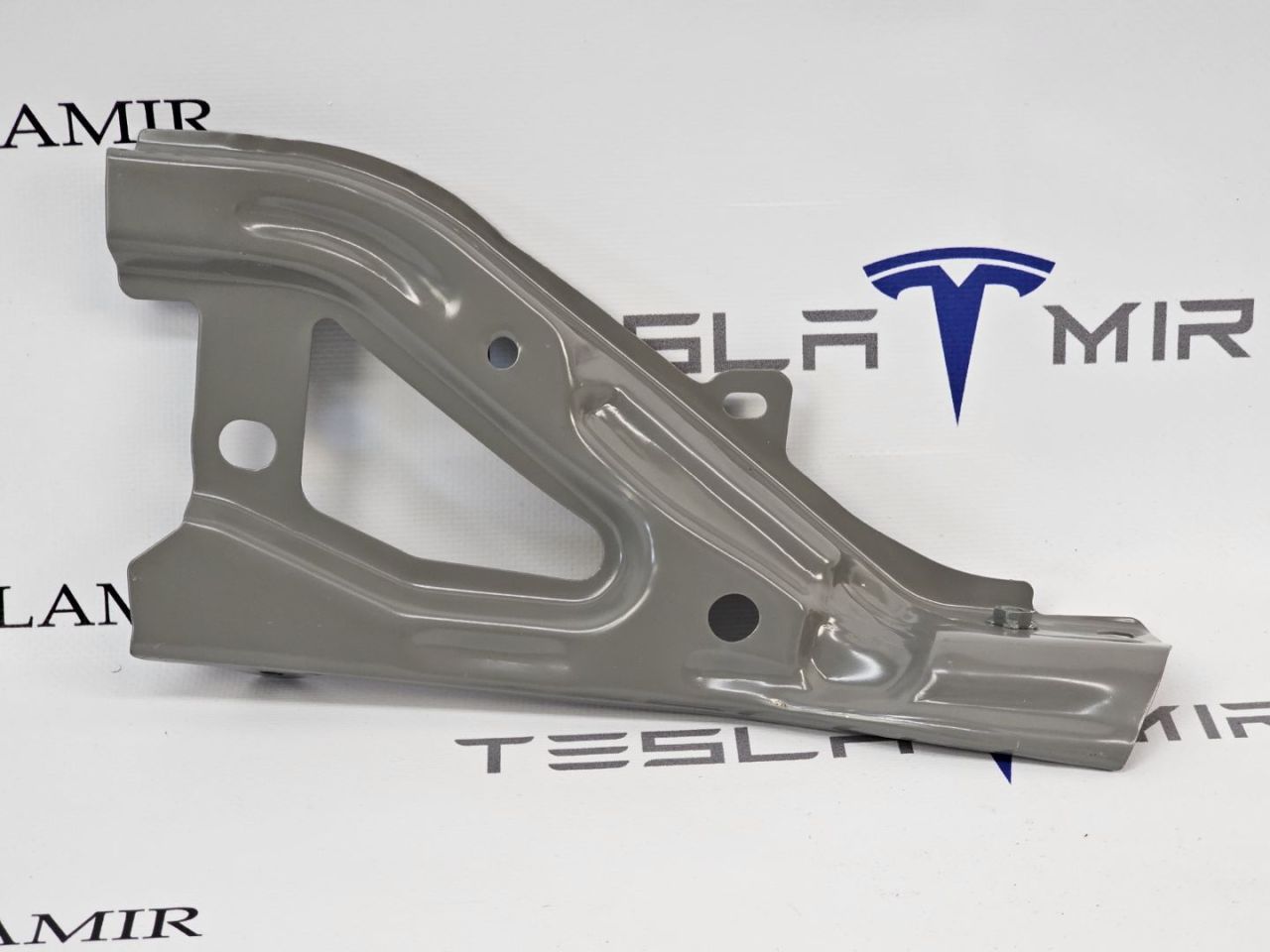крепление ( кронштейн ) крыла Tesla Model Y 1 поколение 2025, 2095523-00, 2095525-S0 - фото №1