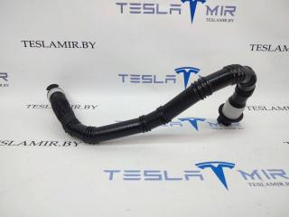 Патрубок охлаждения пентхауса Tesla Model 3 1 поколение 2020, 1095766-00