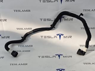 Шланг системы охлаждения заднего мотора Tesla Model 3 1 поколение 2023, 1077585-00