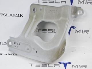 крепление ( кронштейн ) крыла Tesla Model Y 1 поколение 2024, 1487491-00