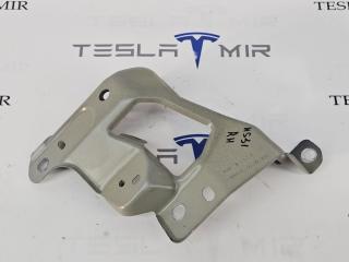 крепление ( кронштейн ) крыла Tesla Model 3 2 поколение 2024, 1771937-00