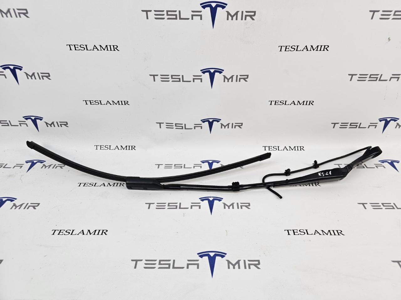 щеткодержатель (поводок стеклоочистителя, дворник) Tesla Model 3 1 поколение 2023, 1076728-00, 1076730-00, 1076726-00, 1621685-00 - фото №1