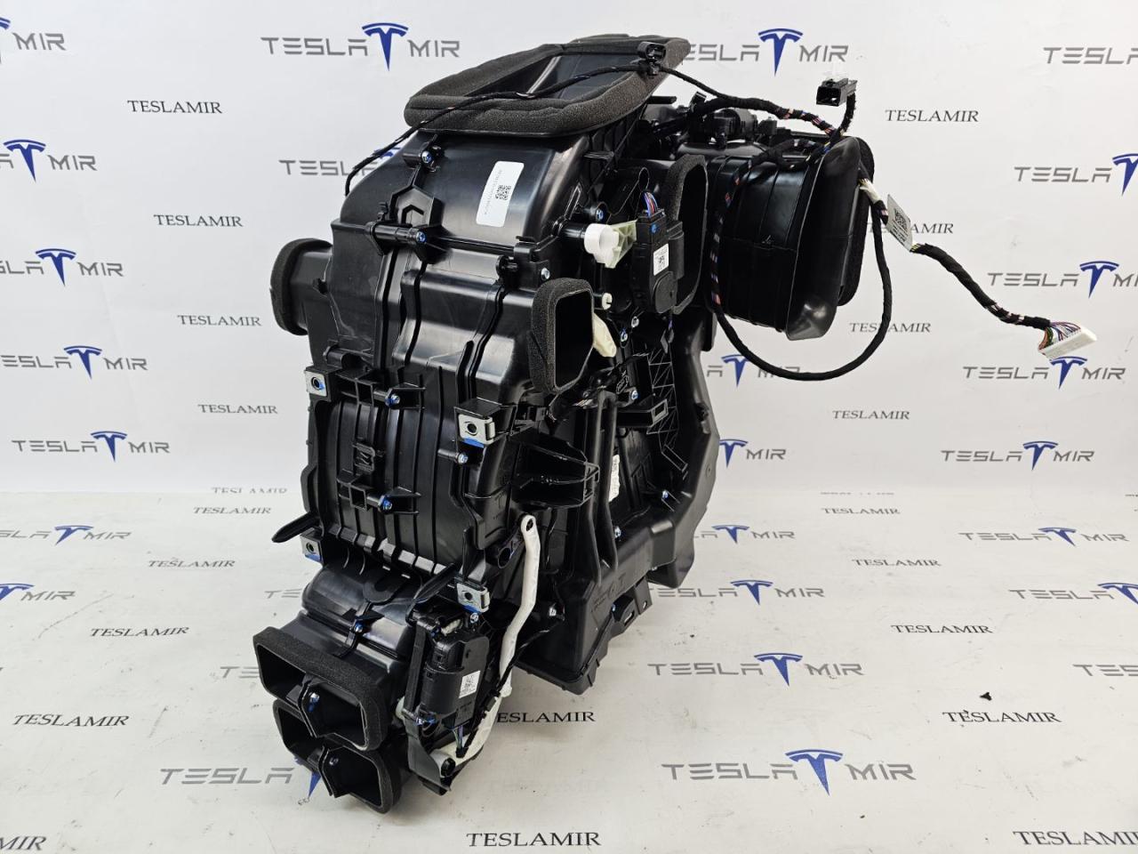 корпус отопителя (печки) Tesla Model 3 2 поколение 2025, 1500623-00, 1705715-00 - фото №1