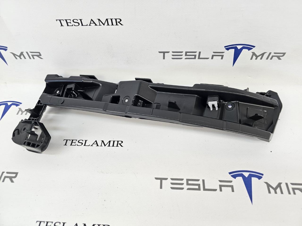 крепление фары левой Tesla Model Y 1 поколение 2025, 277280-01 - фото №1