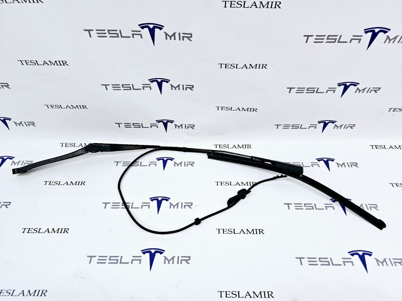 щеткодержатель (поводок стеклоочистителя, дворник) Tesla Model 3 1 поколение 2019, 1076729-00, 1076731-00, 1076727-00 - фото №1