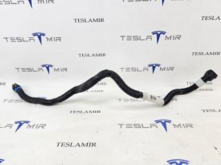 Патрубок системы охлаждения пластиковый передний Tesla Model Y 1 поколение 2024, 1504721-00