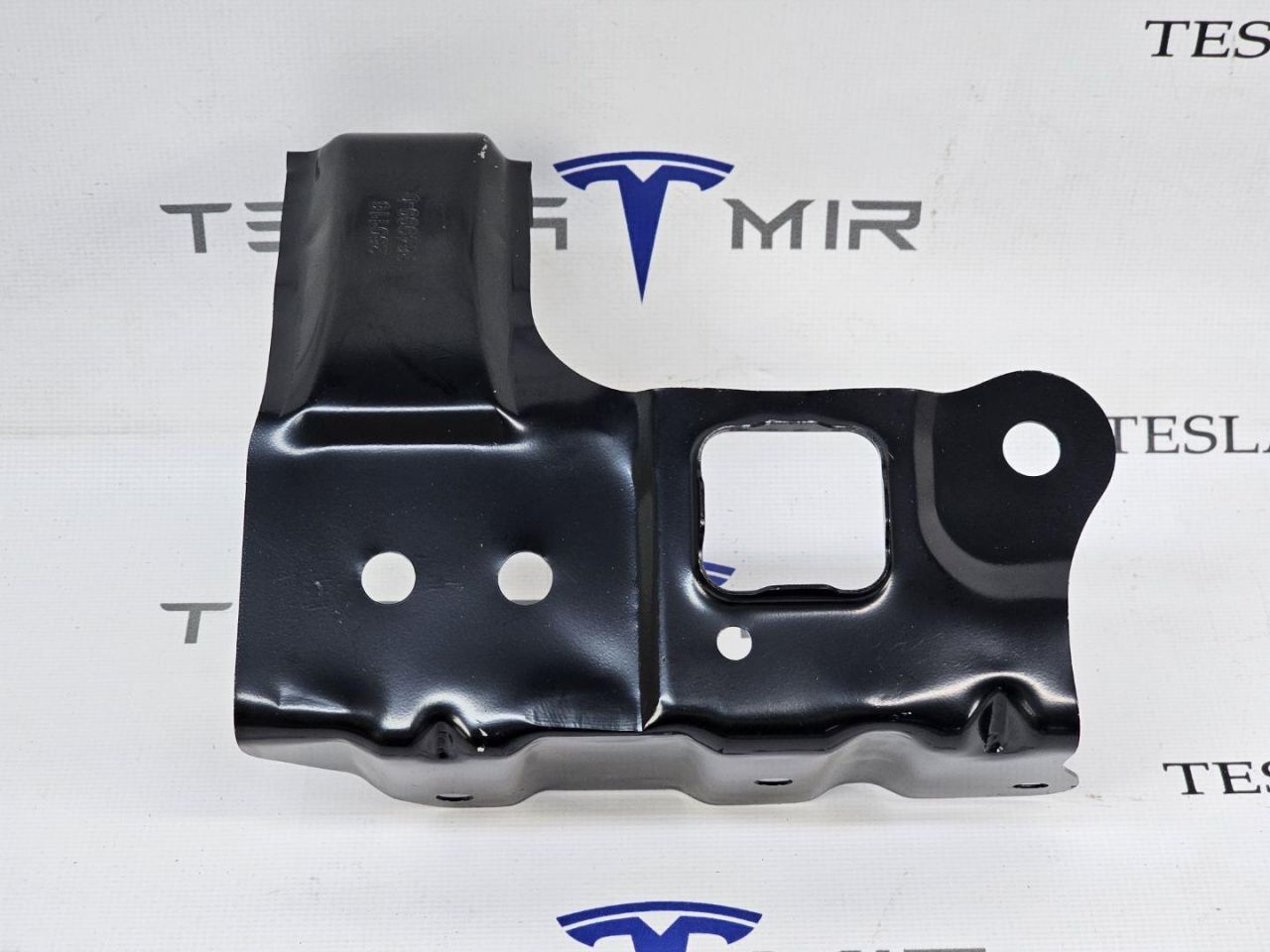 Кронштейн нижнего усилителя переднего бампера Tesla Model Y 1 поколение 2025, 1964999-00 - фото №1