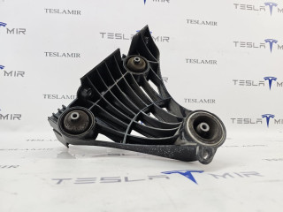кронштейн компрессора кондиционера Tesla Model Y 1 поколение 2022, 1673627-00, 1667014-00