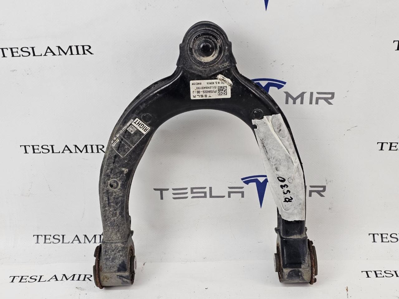 Рычаг верхний передний (подкова) правый Tesla Model Y 1 поколение 2024, 1044326-00 - фото №1