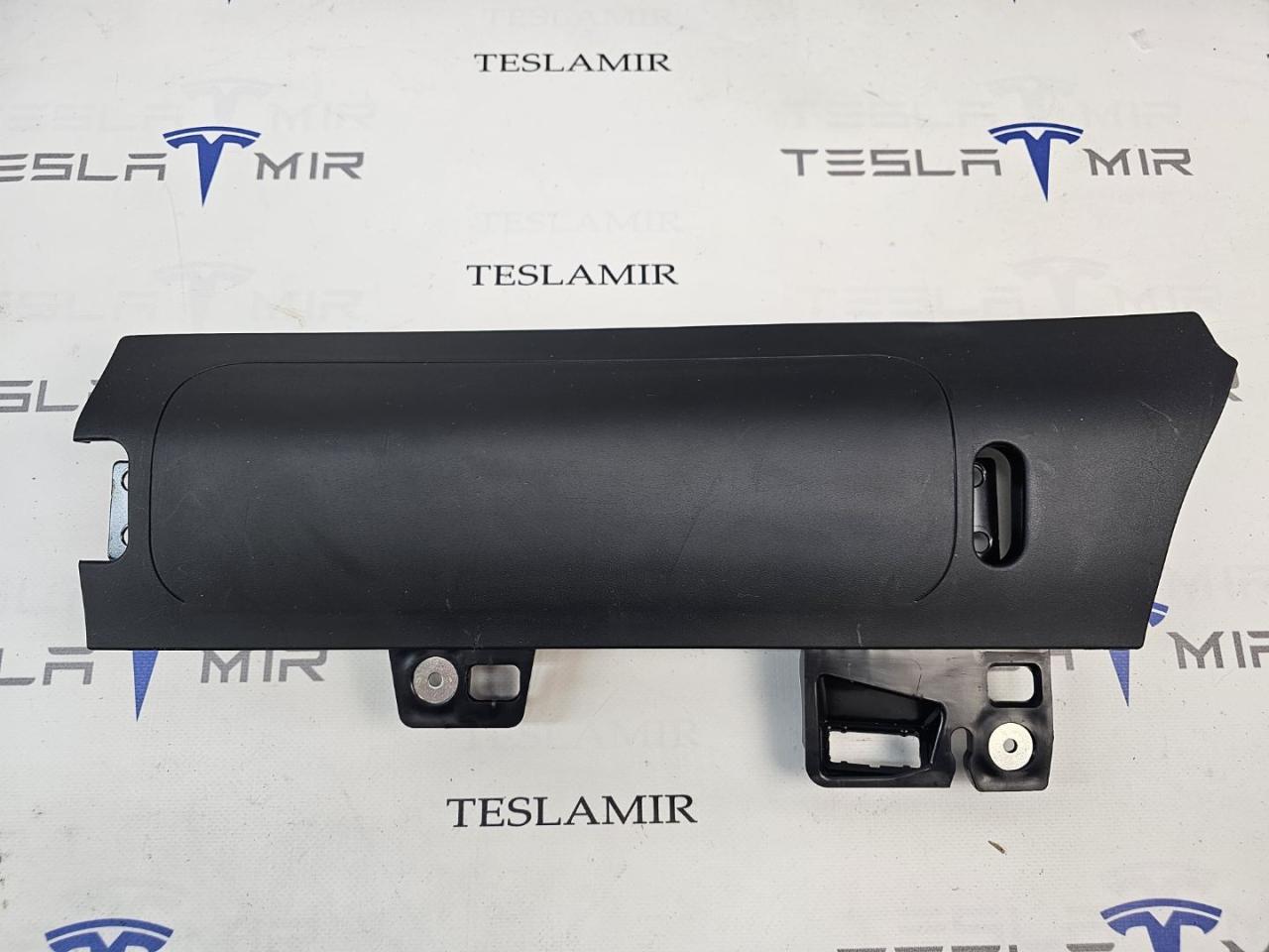 подушка безопасности коленная Tesla Model Y 1 поколение 2025, 1143753-00, 1077826-00, 1937328-50 - фото №1