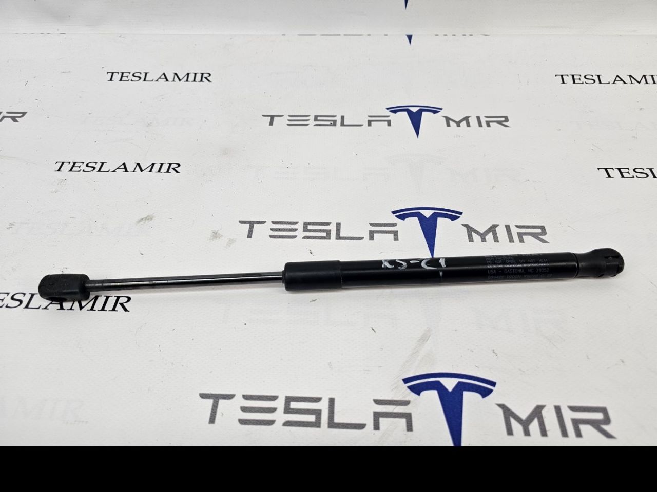 Амортизатор (упор) капота Tesla Model 3 1 поколение 2022, 1091870-00, 1089586-00, 1091472-00 - фото №1