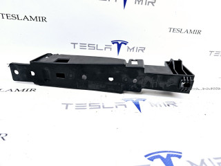 Кронштейн крепления обшивки багажника левый Tesla Model Y 1 поколение 2021, 1552218-00