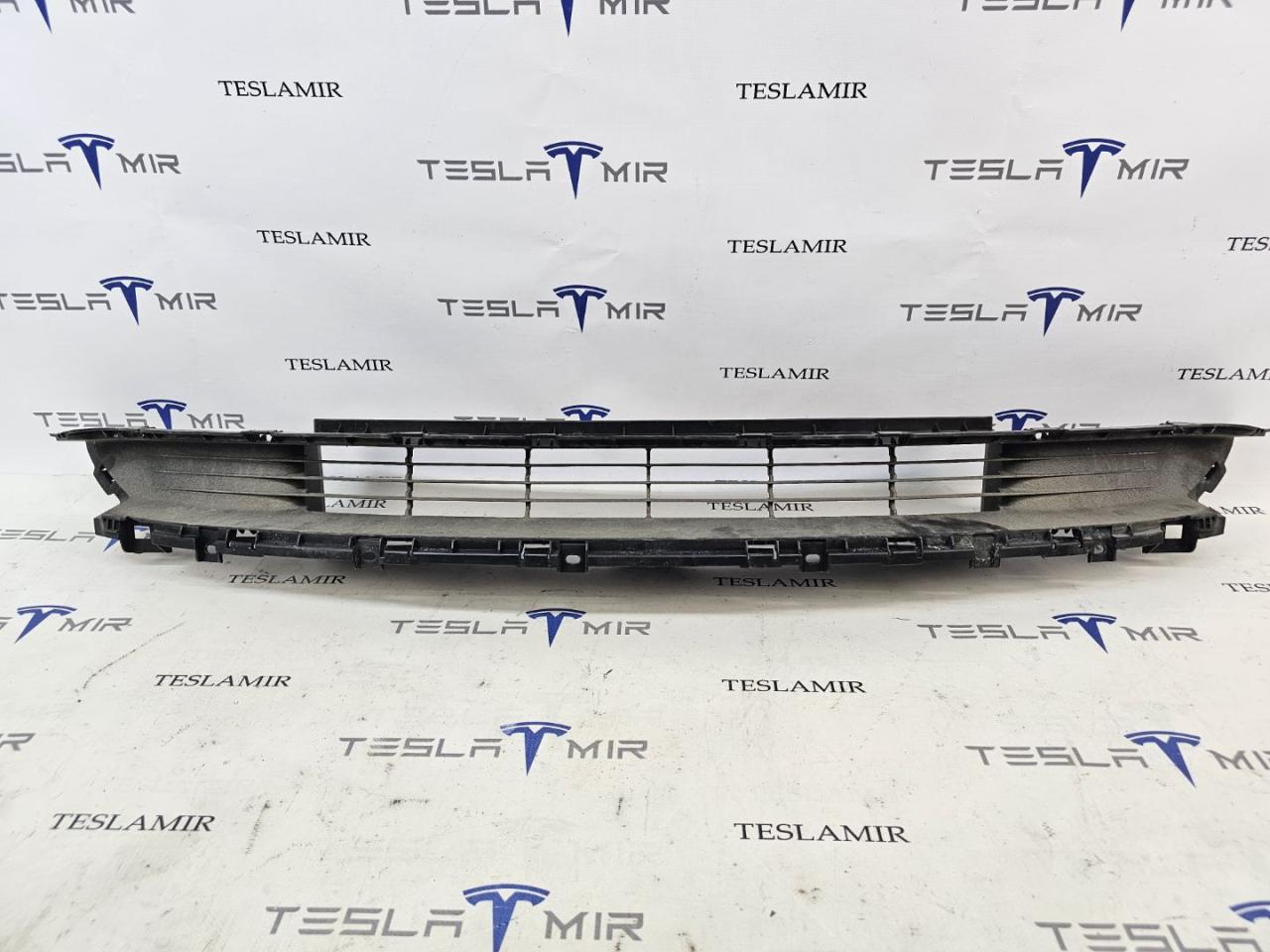 Решетка гриль декоративная основного радиатора (передний бампер) Tesla Model 3 2 поколение 2025, 1694311-00 - фото №1
