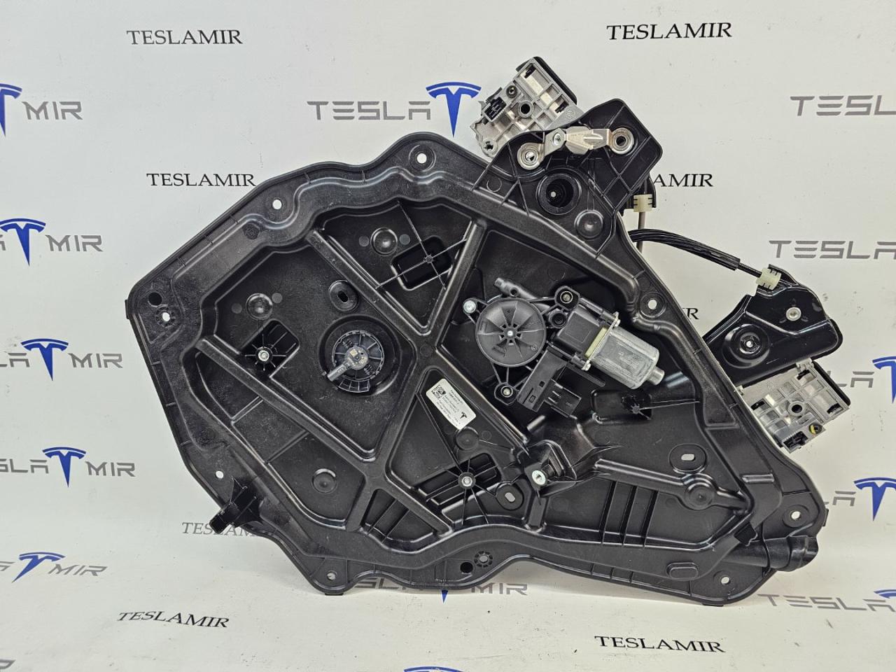стеклоподъемник задний правый Tesla Model Y 1 поколение 2024, 1036762-00, 1495513-99, 1526807-00 - фото №1