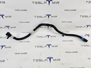 Патрубок системы охлаждения пластиковый передний Tesla Model 3 1 поколение 2023, 1504721-00