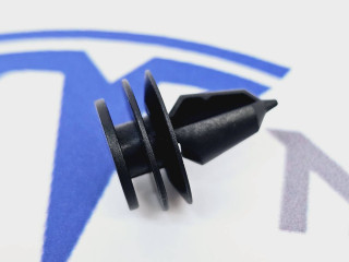 Клипса крепления накладки арки и подкапотного пластика Tesla Model Y 1 поколение 2021, 1666856-00