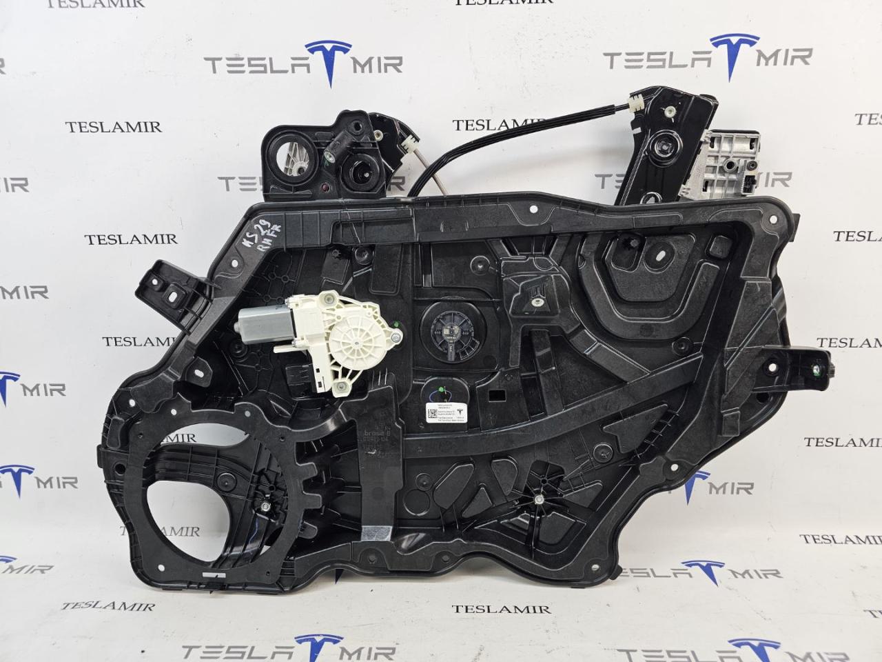 стеклоподъемник передний правый Tesla Model Y 1 поколение 2024, 1495509-00, 1526801-00 - фото №1