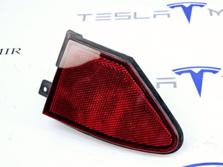 отражатель правый Tesla Model X 1 поколение 2018, 1022421-00