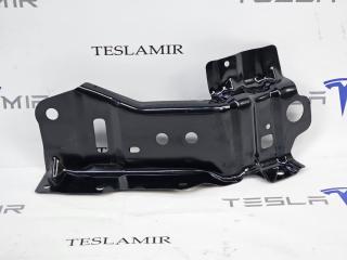 Кронштейн нижнего усилителя переднего бампера Tesla Model 3 2 поколение 2024, 1847106-00