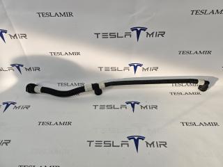 Патрубок системы охлаждения пластиковый передний правый Tesla Model 3 2 поколение 2024, 107757600