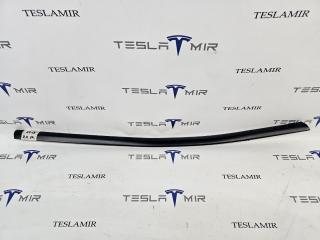 молдинг двери передней правой Tesla Model 3 2 поколение 2024, 1080684-00, 1080684-01