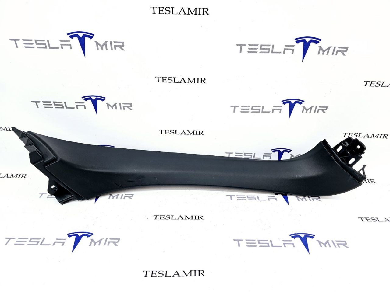 обшивка крышки багажника Tesla Model X 1 поколение 2018, 1037904-00, 1037905-00, 1053219-00 - фото №1