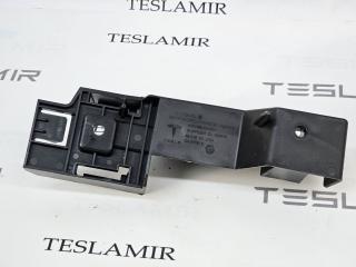 кронштейн передней панели (телевизора) Tesla Model 3 2 поколение 2024, 1711756-00